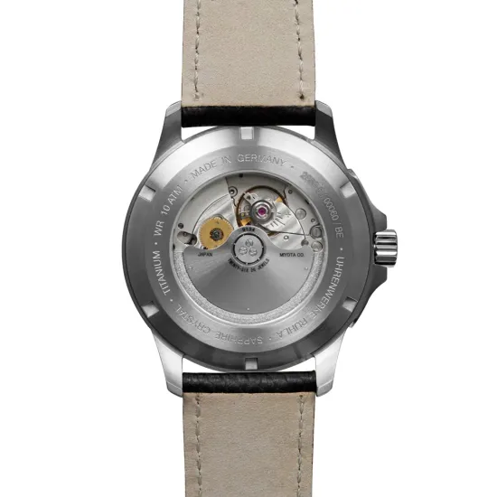 Bauhaus Aviation Automatikuhr mit Titangehäuse und braunen Lederband 2860-5