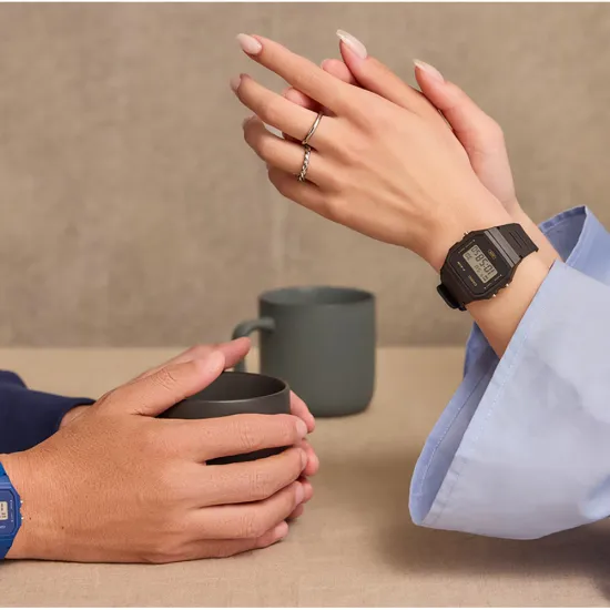 Casio Digitaluhr Armbanduhr schwarz mit Resinband F-91WB-8AEF