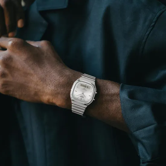 Casio Edgy Collection Vintage Armbanduhr analog digital silberfarben AQ-240E-7AEF