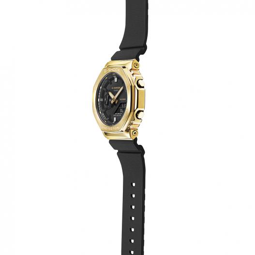 Casio G-Shock Armbanduhr digital schwarzes Resinarmband goldfarben GM-2100G-1A9ER