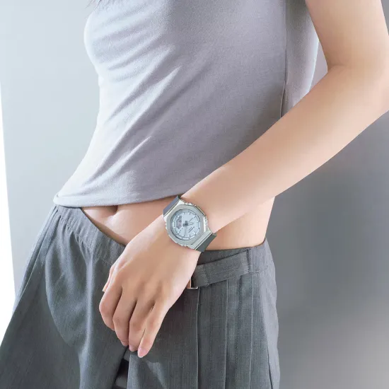 Casio G-Shock Damenuhr analog digital Zifferblatt hellblau GM-S2110-2AER