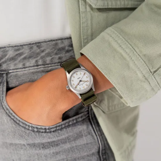 HAMILTON Armbanduhr Khaki Field 33 mm silberfarben weiss Textilband olivegrün H69301910