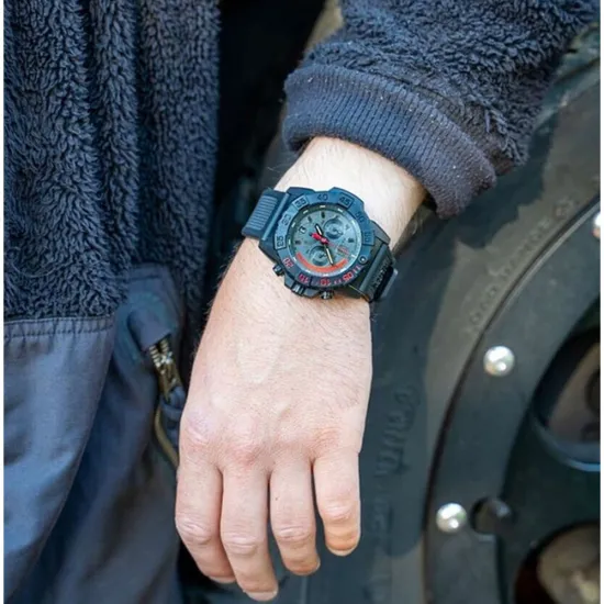 Luminox Navy SEAL Chronograph Taucheruhr schwarz rot XS.3581.EY