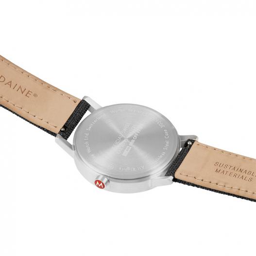 Mondaine Classic Armbanduhr mattiert 40 mm mit dunkelgrauem Textilband A660.30360.17SBB