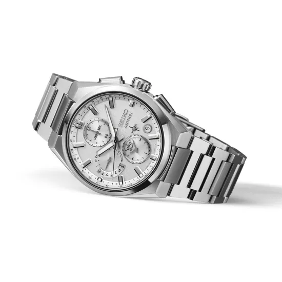 Seiko ASTRON GPS Solar Dual Time Chronograph Titan silberfarben SSH159J1