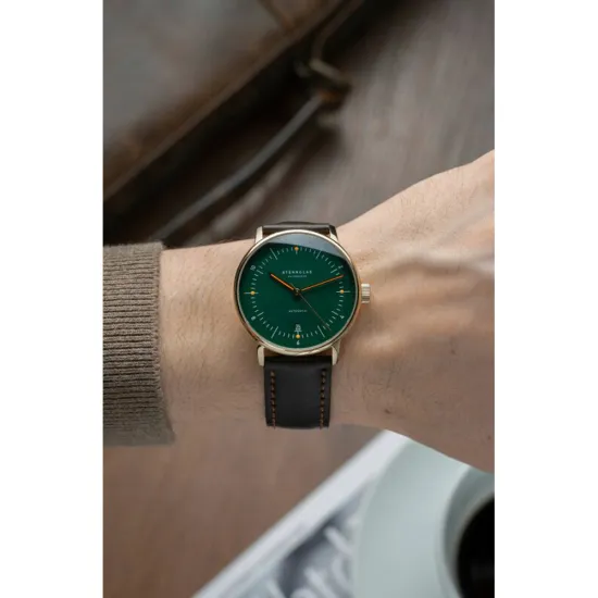 STERNGLAS Naos Automatikuhr goldfarben dunkelgrün Lederband braun S02-NA22-BR01