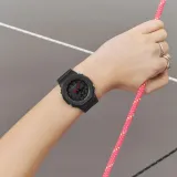 Casio G-Shock Armbanduhr schwarz rot neon aus biobasiertem Resin GMA-P2100SA-1A1ER